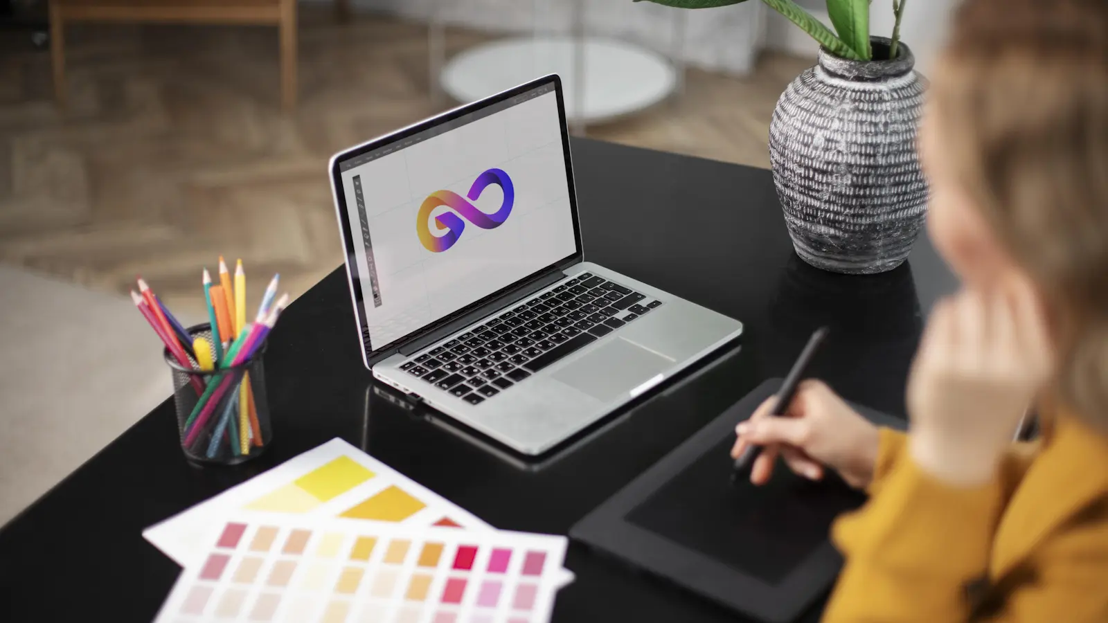 Diseño de identidad de marca y piezas gráficas